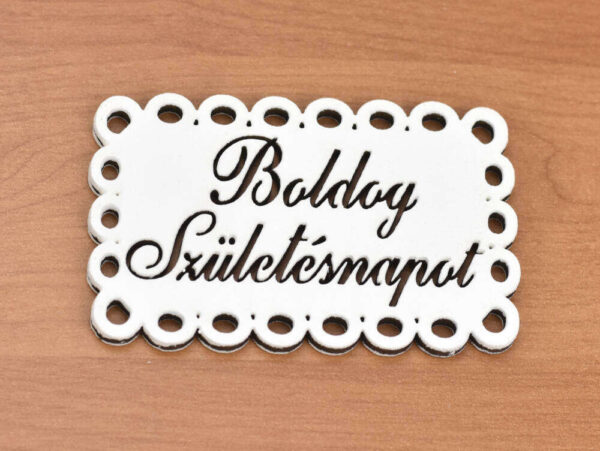 Fa - "Boldog Születésnapot" csipkés tábla fehér