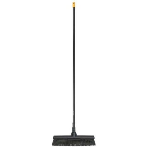 Fiskars Solid™ univerzális kültéri Seprű (M)