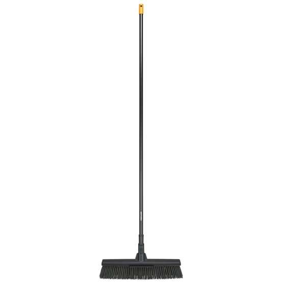 Fiskars Solid™ univerzális kültéri Seprű (M)